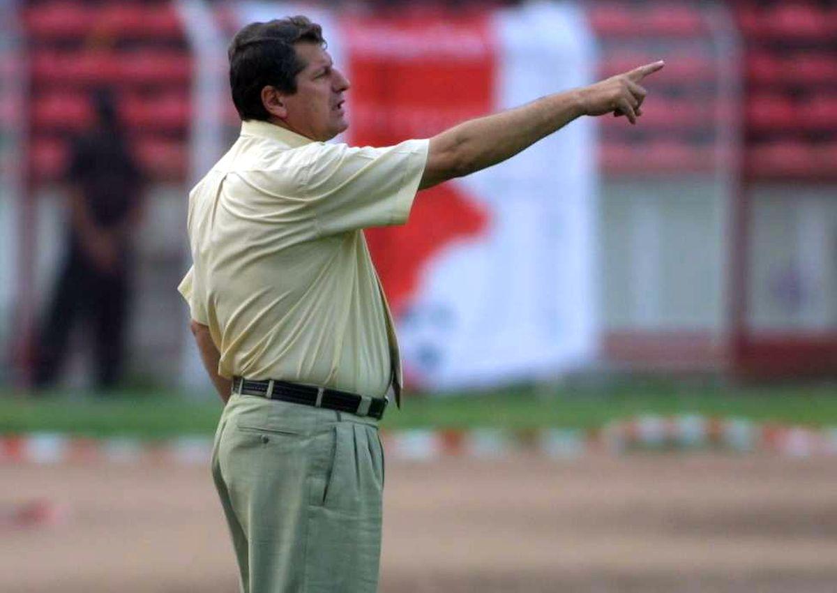 Ion Marin (file din poveste) - imagini de colecție cu „Săpăligă” pe banca lui Dinamo