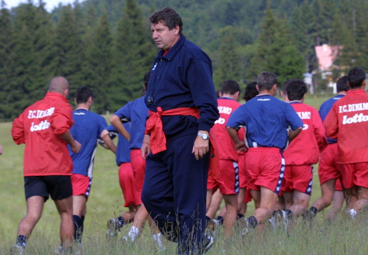 Ion Marin (file din poveste) - imagini de colecție cu „Săpăligă” pe banca lui Dinamo