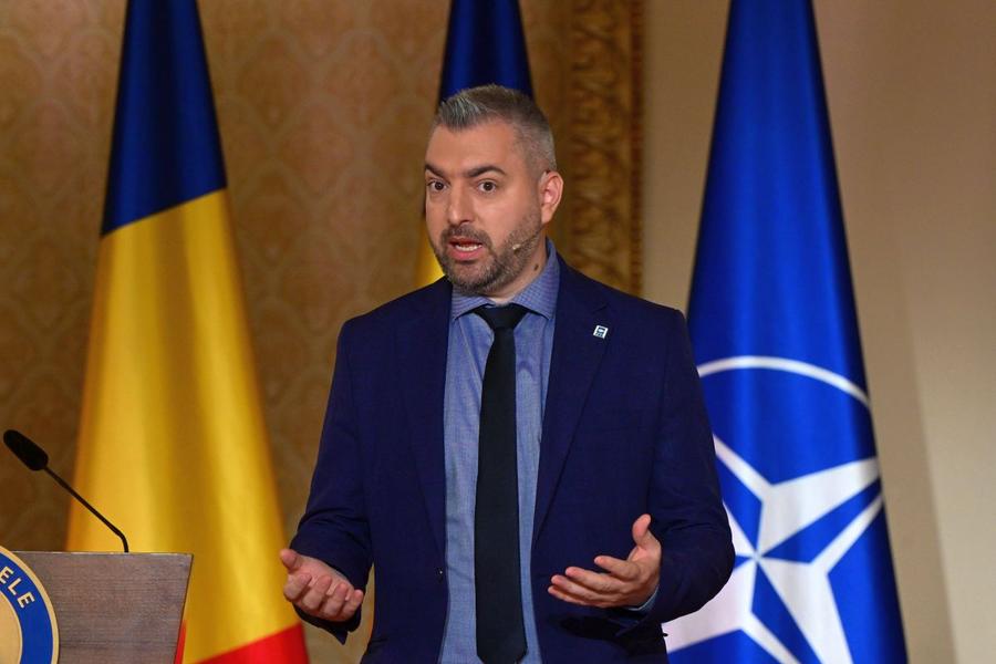 Sebastian Popescu, la dezbaterea de la Cotroceni / Sursă foto: Imago Images 6 candidați mai puțin auziți au primit 7 întrebări despre sport din partea GSP: „În prima lună de mandat, arenele pleacă de la BNR, vă promit!”