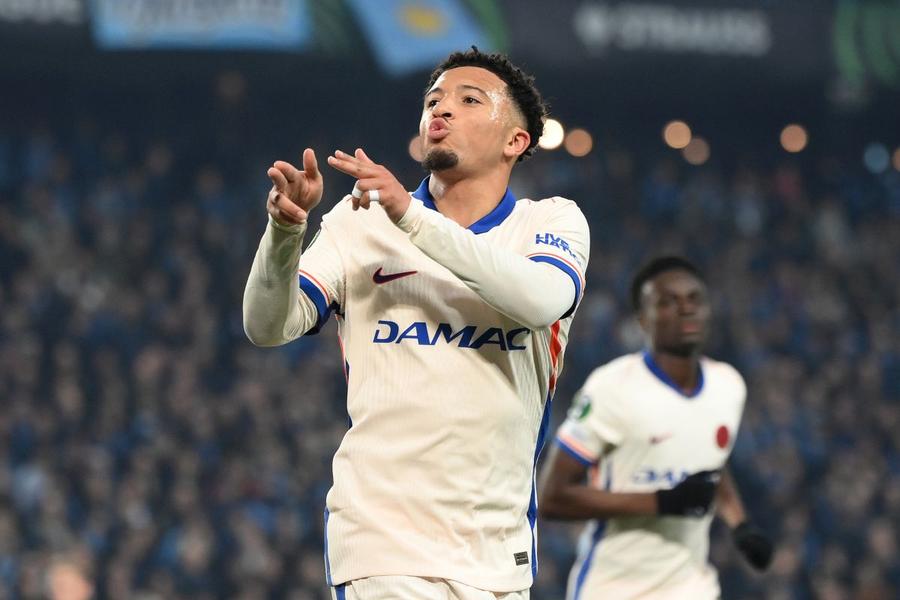 Jadon Sancho, în tricoul lui Chelsea. Foto: Imago Italienii dezvăluie primele două transferuri de top pregătite de Cristi Chivu la Inter
