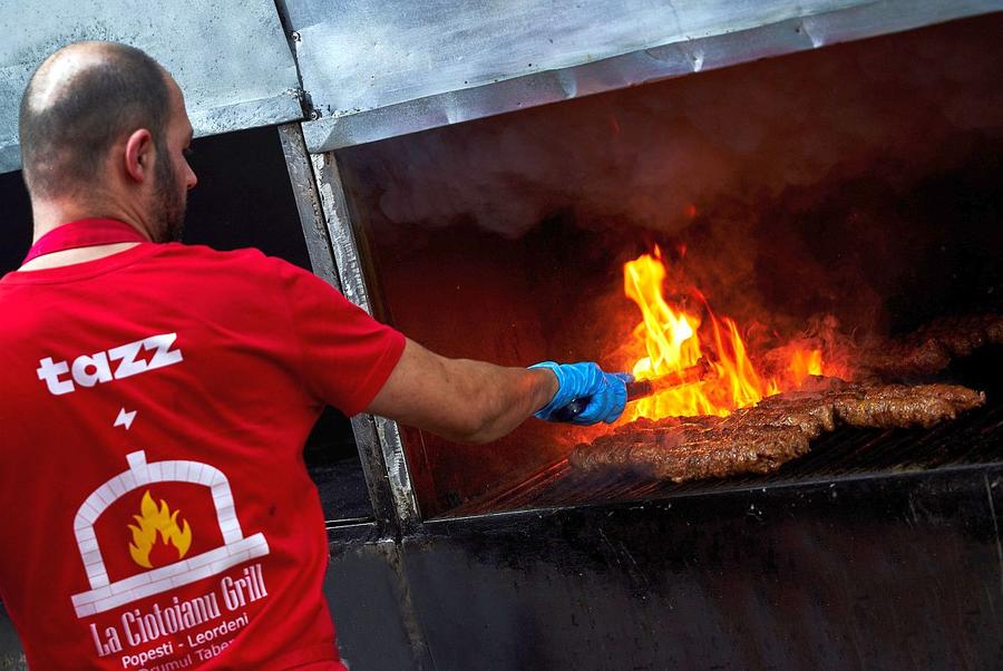 Foto: Facebook @La Ciotoianu Grill Top 5 locuri cu cei mai buni mici din București de 1 Mai. Cât te costă o porție