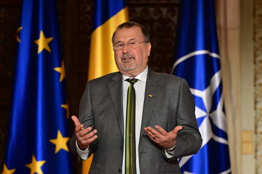 John Ion Banu Muscel a promis o petrecere de 3 zile în cazul în care ar ieși președintele României / Sursă foto: Imago Images 6 candidați mai puțin auziți au primit 7 întrebări despre sport din partea GSP: „În prima lună de mandat, arenele pleacă de la BNR, vă promit!”