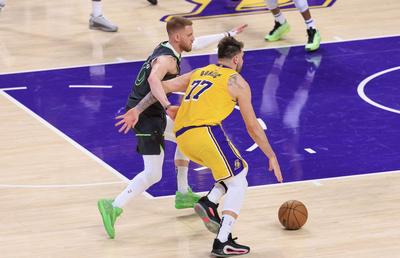 Șoc în NBA! Los Angeles Lakers, cu LeBron James și Luka Doncic în componență, a fost eliminată în „sferturile” conferinței de vest