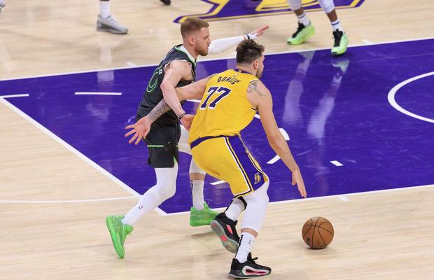 Șoc în NBA! Los Angeles Lakers, cu LeBron James și Luka Doncic în componență, a fost eliminată în „sferturile” conferinței de vest