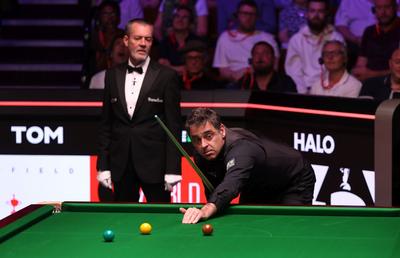 Ronnie O’Sullivan s-a calificat în semifinale la „Crucible” și și-a extins recordul, dar rămâne autocritic: „Am scăpat din nou din «cârlig»”