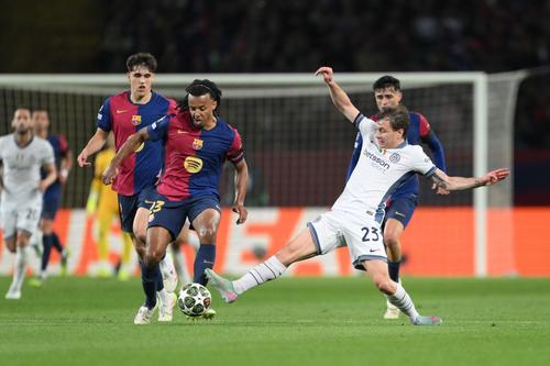 Jules Kounde s-a accidentat și va rata returul dintre Barcelona și Inter din Liga Campionilor / Foto: Getty Images