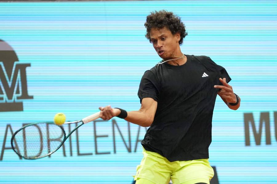 Gabriel Diallo în acțiune la Madrid Foto: Imago Images Cine este Gabriel Diallo, sfertfinalistul-surpriză în turneul de la Madrid, care a jucat și la Țiriac Open