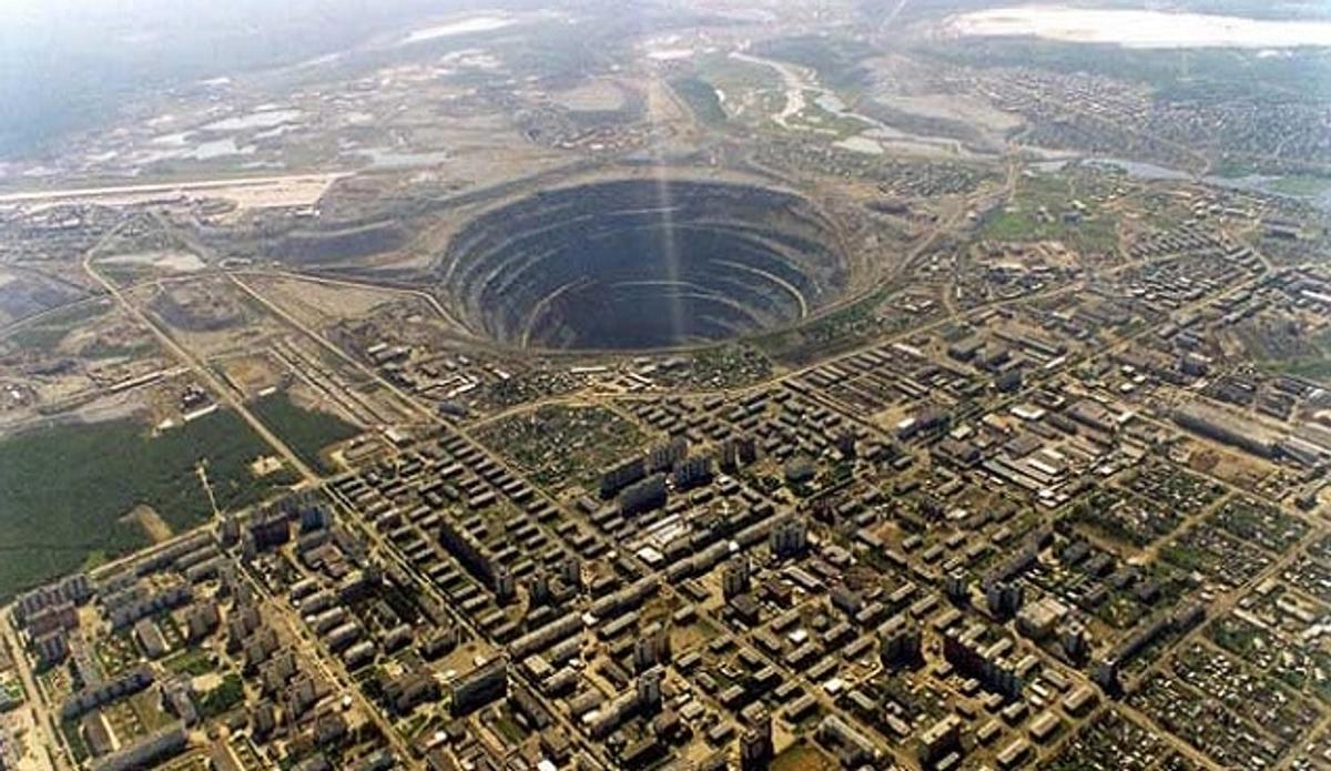 Mina Mir și stadionul din Mirny, despărțite de câteva sute de metri! Imagini SF
