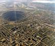 Imagini SF! Stadionul de fotbal se află la câteva sute de metri de o groapă inimaginabilă