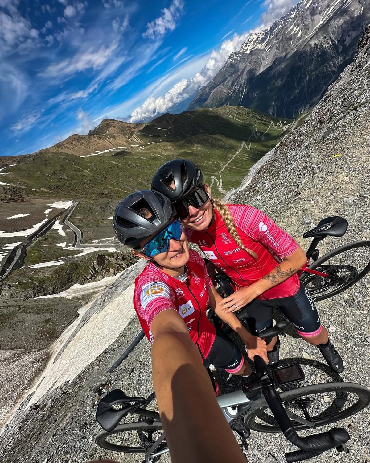 Martina Sablikova și Nikola Zdrahalova formează un cuplu