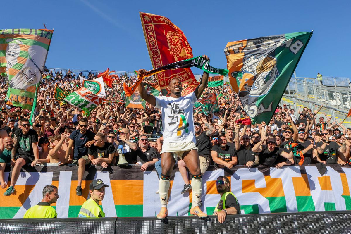 Au promovat matematic în Serie A!
