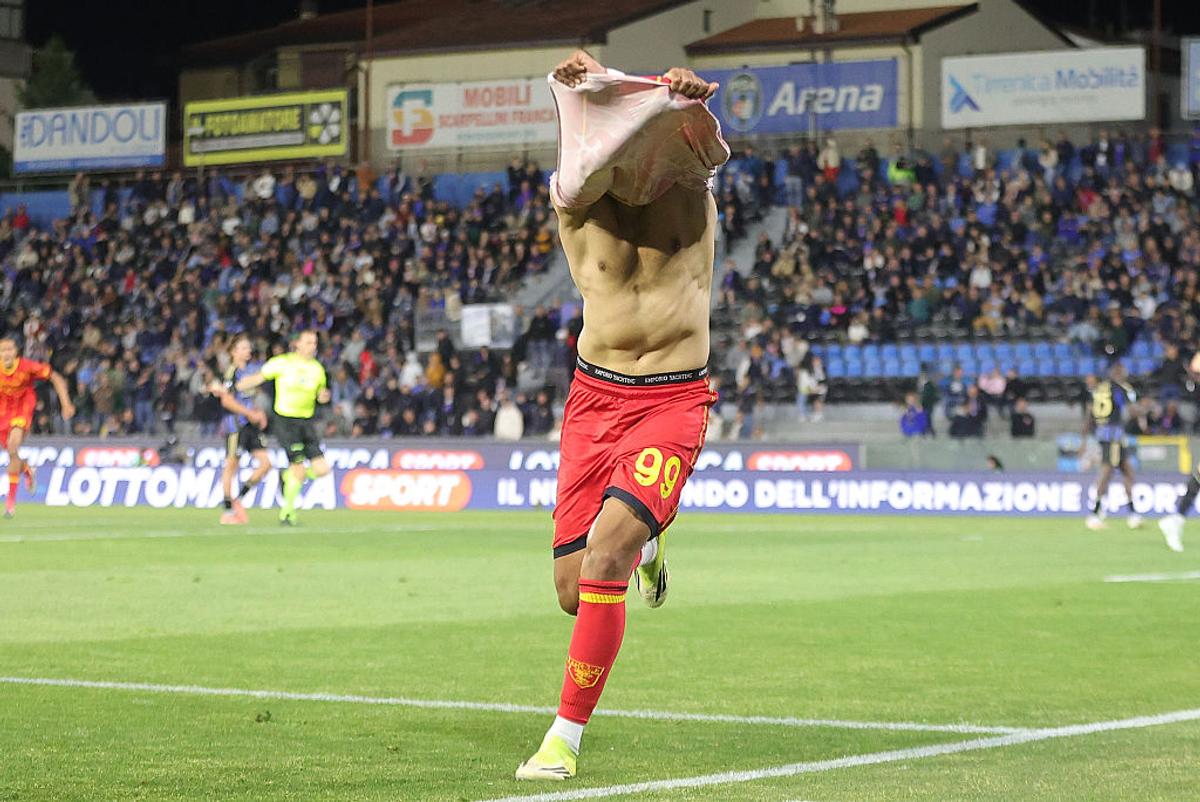 Cum au sărbătorit fotbaliștii lui Lecce victoria de la Pisa
