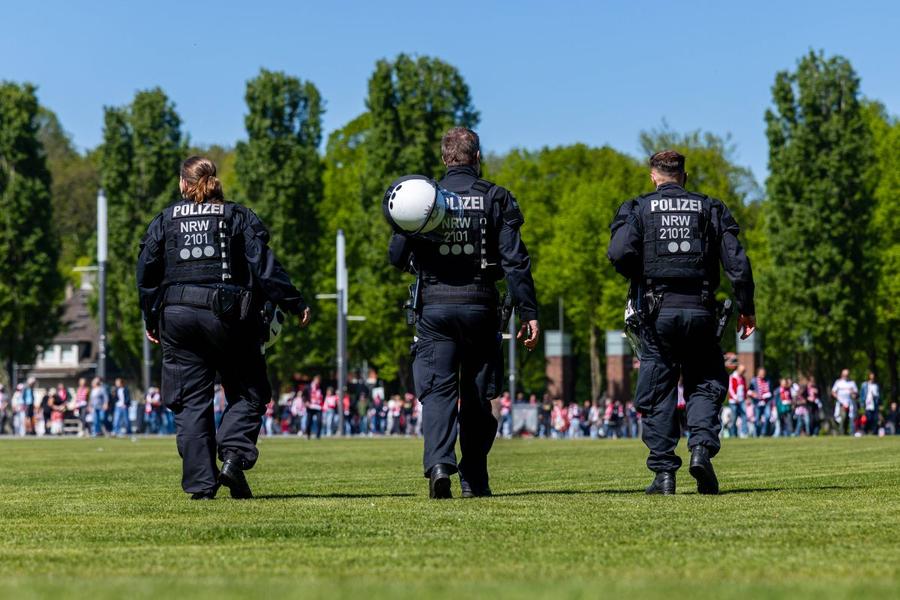 Forțele de ordine sunt suprasolicitate de „1 Mai” / Foto: Imago De ce nu se joacă de 1 Mai în Bundesliga și în 2.Bundesliga