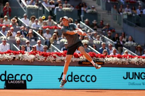 Jannik Sinner în acțiune la Madrid FOTO Guliver/GettyImages