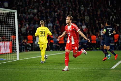 Harry Kane celebrează golul marcat în poarta lui Safonov, marți, în PSG - Bayern 5-4 / Foto: Imago