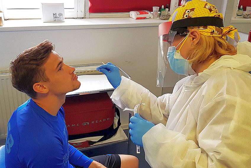 Jucătorii vor fi testați periodic pentru coronavirus în cantonament // FOTO: acebook.com/FCSBOfficial/