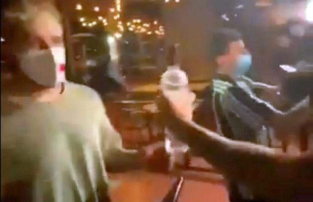 VIDEO Un multimilionar din SUA, văzut în mijlocul unor hoți care devastau un magazin în proteste după moarte lui George Floyd!