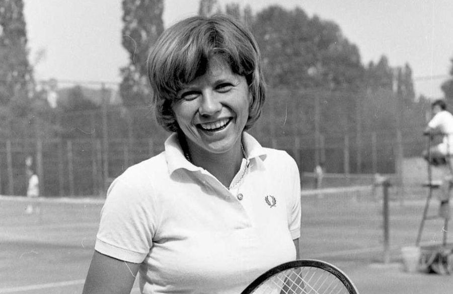 Florența Mihai zâmbind pe terenul de tenis Roland Garros se joacă pe GSP.ro »Românce îndrăgostite de zgură» De la spectaculoasa Florența Mihai la adolescenta Sorana Cîrstea, jucătoare care au atins săptămâna a doua pe zgura pariziană