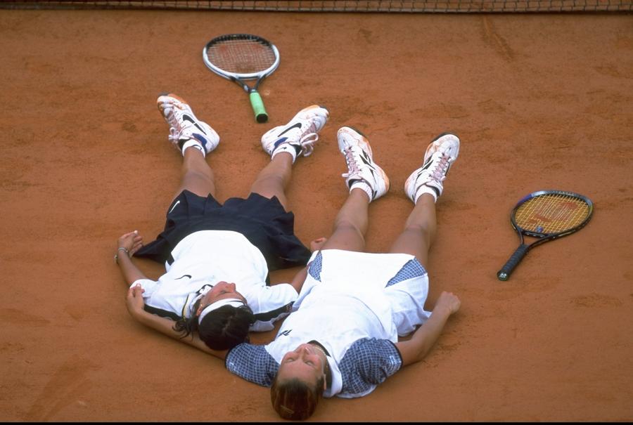 Ruxandra Dragomir și Iva Majoli la finalul partidei din sferturi de finală FOTO Guliver/GettyImages Roland Garros se joacă pe GSP.ro »Românce îndrăgostite de zgură» De la spectaculoasa Florența Mihai la adolescenta Sorana Cîrstea, jucătoare care au atins săptămâna a doua pe zgura pariziană
