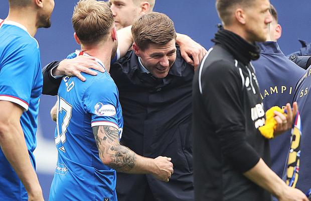 Steven Gerrard, dorit în Premier League » Antrenorul lui Ianis Hagi ar comite trădarea supremă