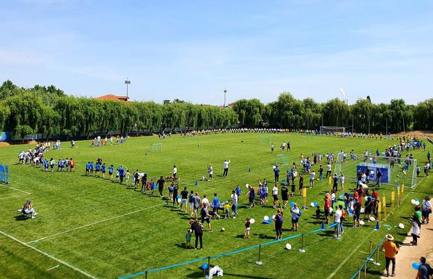 Baza „Ilie Balaci”, luată „în stăpânire” de copii » Cârțu le-a spus povești din perioada „Craiovei Maxima”