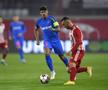Dimitrov, dreapta, în duel cu Florinel Coman / FOTO: Imago