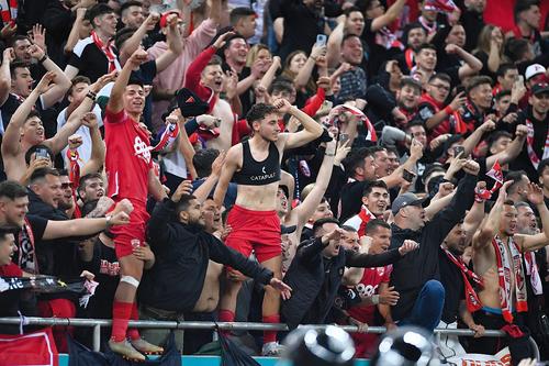 Dinamo ar vrea să joace meciurile de acasă în Liga 1 tot pe cocheta arenă „Arcul de Triumf”, doar că acolo nu se poate implementa VAR, momentan, astfel că roș-albii ar putea împărți Arena Națională cu FCSB, în startul ediției viitoare.