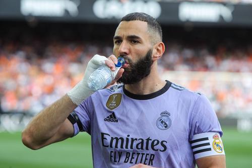Real Madrid îl vrea pe atacantul lui Chelsea, Kai Havertz (23 de ani), în cazul în care Karim Benzema (35 de ani) pleacă la Al-Ittihad, care i-a propus 400 de milioane de euro pentru doi ani de contract.