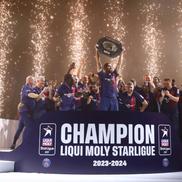 Nikola Karabatic și colegii de PSG cu al zecelea trofeu de campioni Nora Foto: Imago