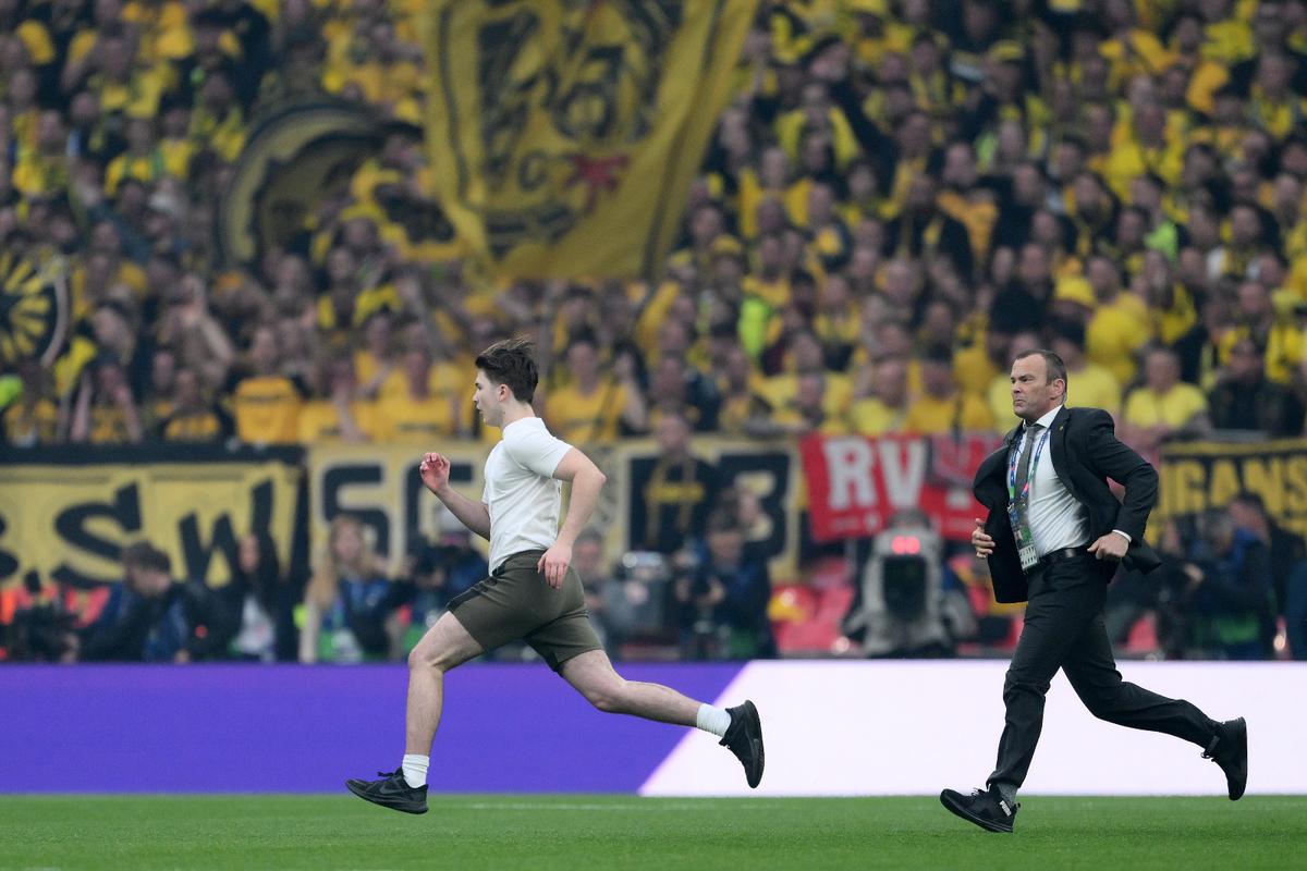 Imagini interzise la TV » De ce a fost întreruptă finala Ligii Campionilor de pe Wembley