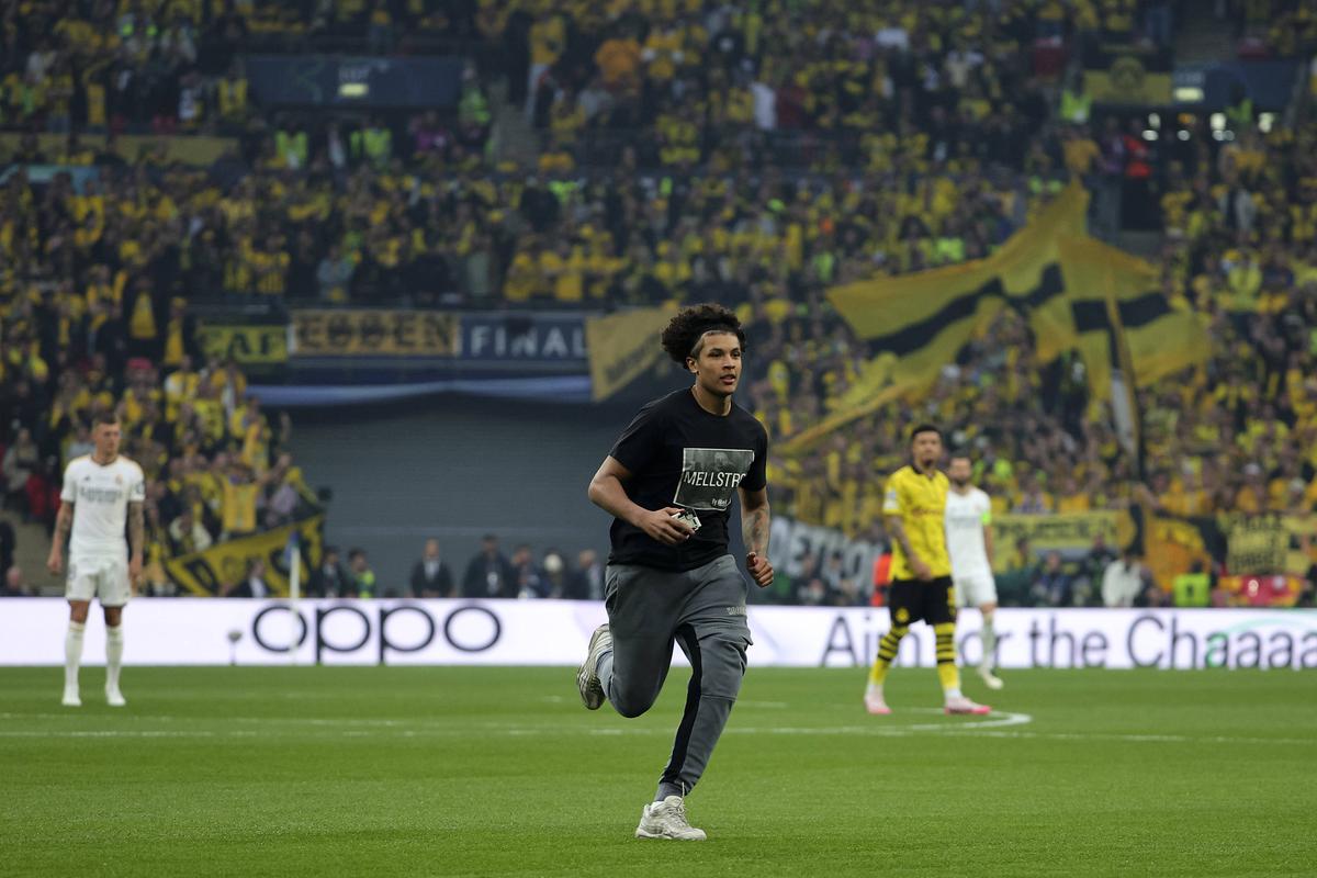 Imagini interzise la TV » De ce a fost întreruptă finala Ligii Campionilor de pe Wembley
