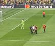 Suporter intrat pe teren la Dortmund - Real