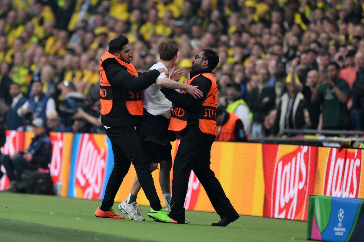 Imagini interzise la TV » De ce a fost întreruptă finala Ligii Campionilor de pe Wembley