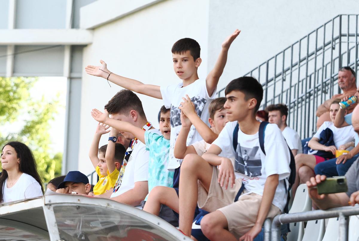 Meci caritabil între fotbaliști și influenceri pentru Mario și Medeea » GSP.ro e partener