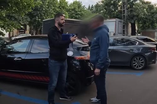 Conversațiile sunt șocante. Cazul a fost relatat pe larg de „Justițiarul de Berceni”, activ în spațiul online privind cazurile de prădători sexuali, seria sa de „Catching a predator” ajungând la episodul. Protagonist este „Nicu Crainicul”.