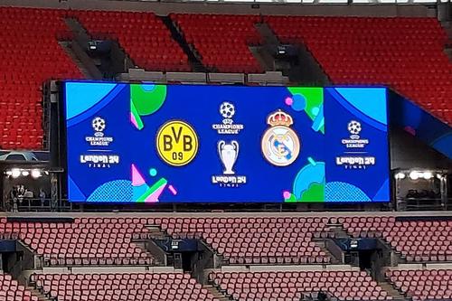 Englezii Jude Bellingham (20 de ani) și Jadon Sancho pot realiza o premieră în Liga Campionilor. Trebuie ca aceștia să se afle în același timp pe teren în finala de pe Wembley.