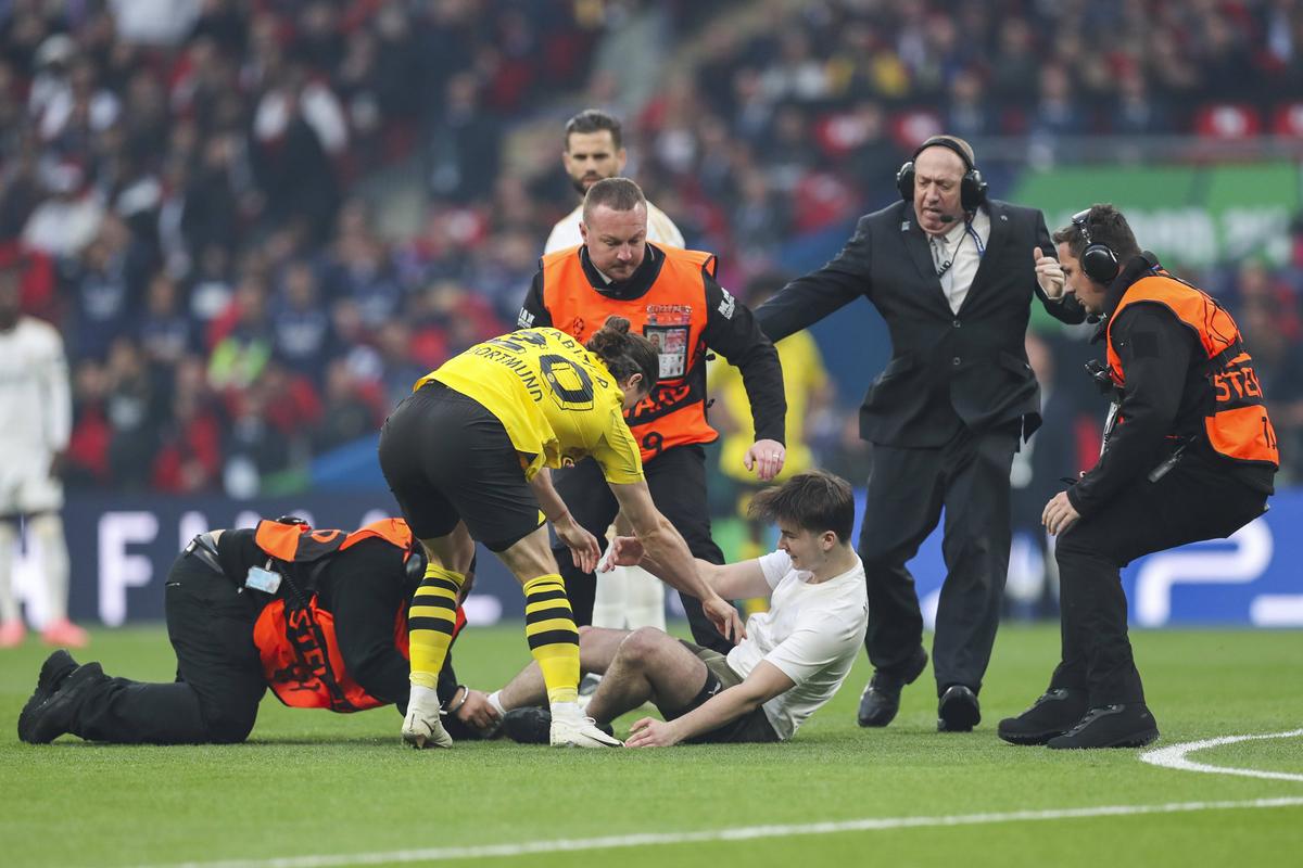 Imagini interzise la TV » De ce a fost întreruptă finala Ligii Campionilor de pe Wembley