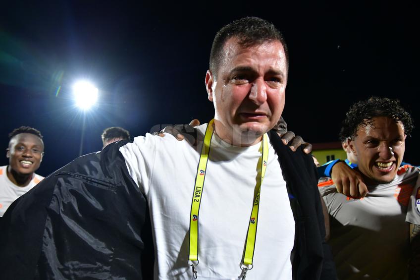 Ianis Zicu a început să plângă după ce Metaloglobus a promovat în Superliga. foto: Cristi Preda