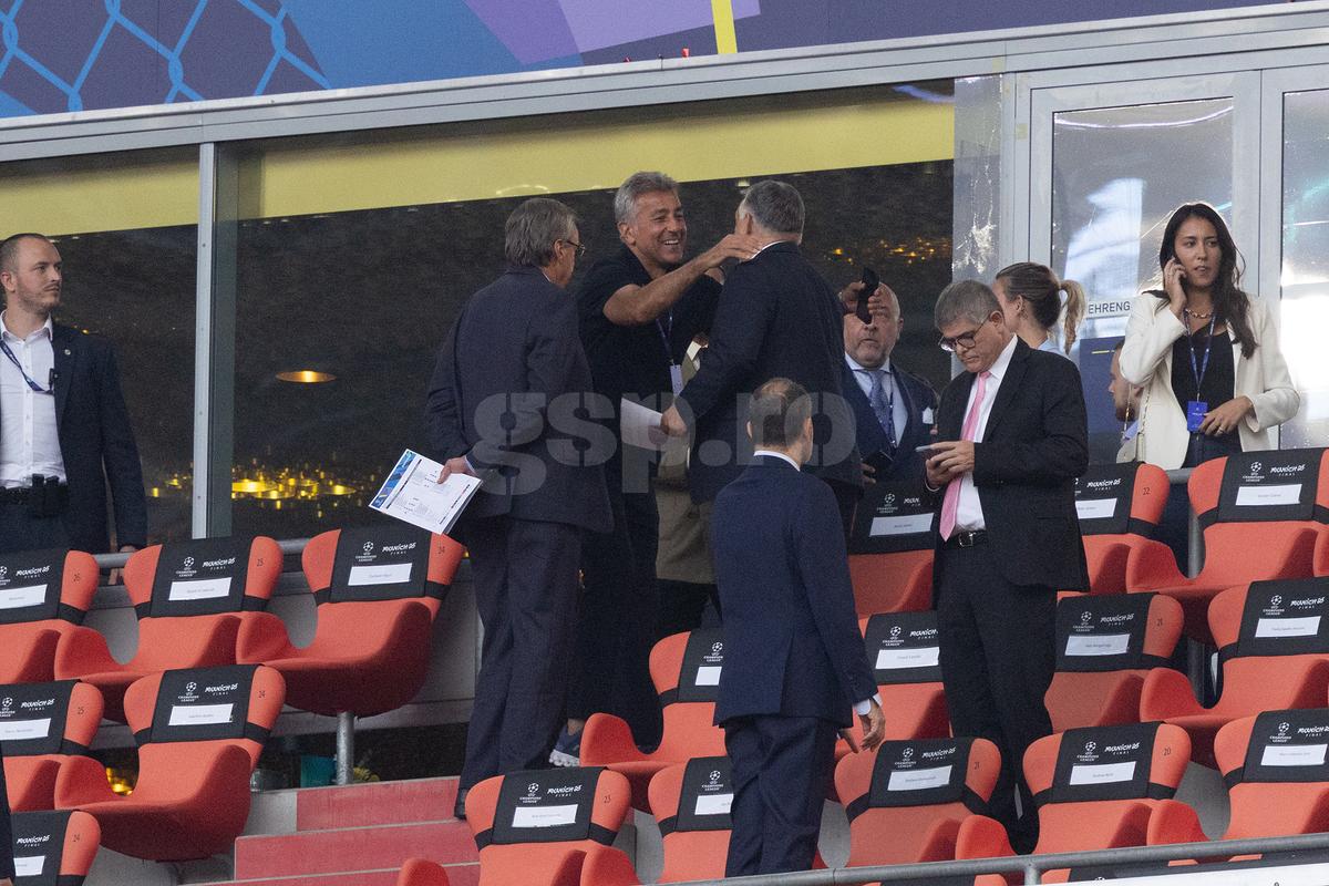 Politică și delicatese » Nu știau că sunt filmați: plecăciuni pe Allianz Arena, cu Viktor Orban și Salt Bae în rol principal. Răzvan Burleanu, neimpresionat