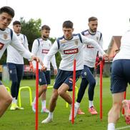 Mario Tudose, în stânga, în cantonamentul austriac al naționalei U21 / Sursă foto: frf.ro