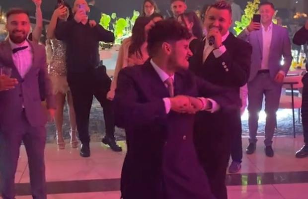 Show la nunta lui Olaru » Au apărut imaginile de la petrecere: Florinel Coman a dansat pe maneaua lui Budescu