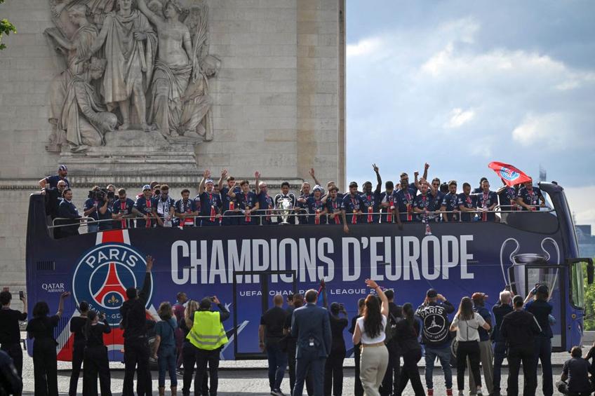Imagini memorabile la Paris! PSG, așteptată de zeci de mii de fani după ce a câștigat Liga Campionilor. FOTO: Imago Images