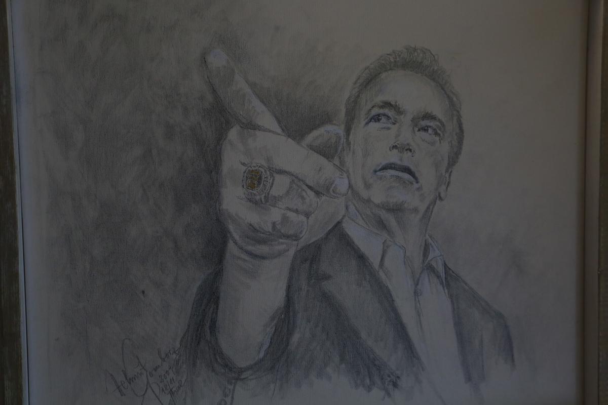 Casa lui Arnold Schwarzenegger, la 45 de minute de România U21 » Trei lumi într-una și peste 1000 de obiecte unicat în arhiva intimă a „Terminatorului”