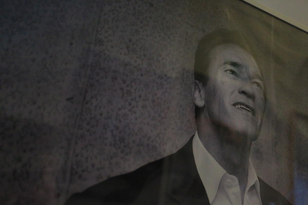 Casa lui Arnold Schwarzenegger, la 45 de minute de România U21 » Trei lumi într-una și peste 1000 de obiecte unicat în arhiva intimă a „Terminatorului”