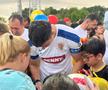 România, antrenament deschis publicului înainte de dubla cu Austria și Cipru » Fotbaliștii au dat autografe copiilor