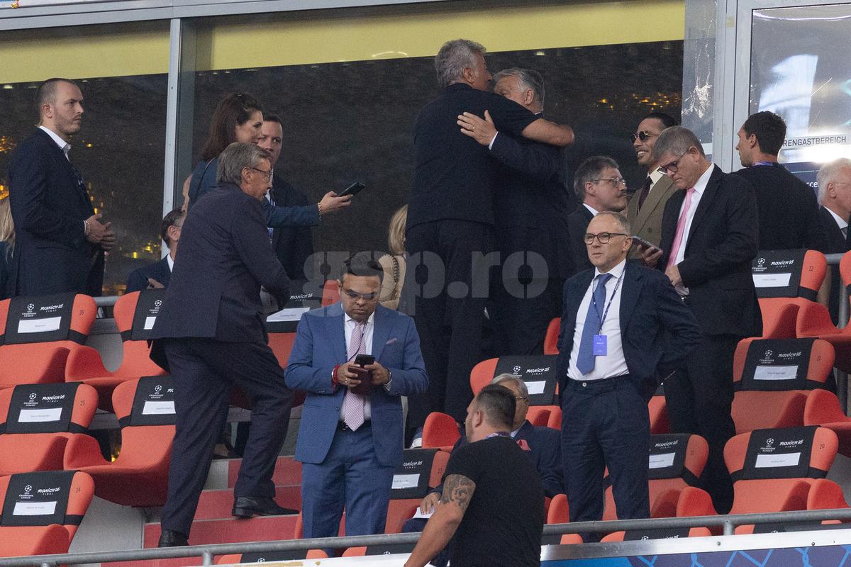 Politică și delicatese » Nu știau că sunt filmați: plecăciuni pe Allianz Arena, cu Viktor Orban și Salt Bae în rol principal. Răzvan Burleanu, neimpresionat