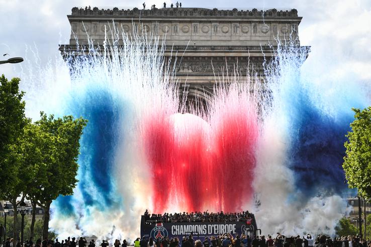 Sărbătoare la Paris după ce PSG a câștigat Liga Campionilor. FOTO: Imago Images