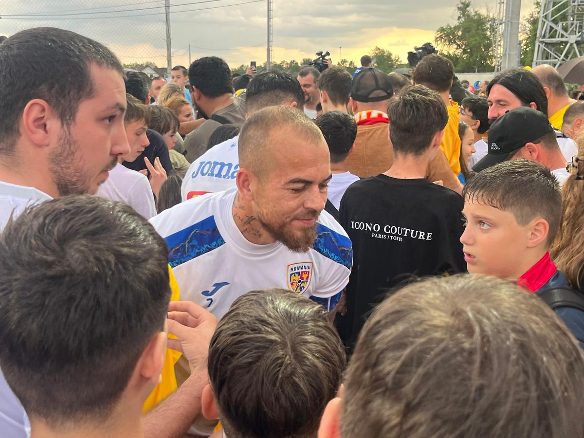 România, antrenament deschis publicului înainte de dubla cu Austria și Cipru » Fotbaliștii au dat autografe copiilor