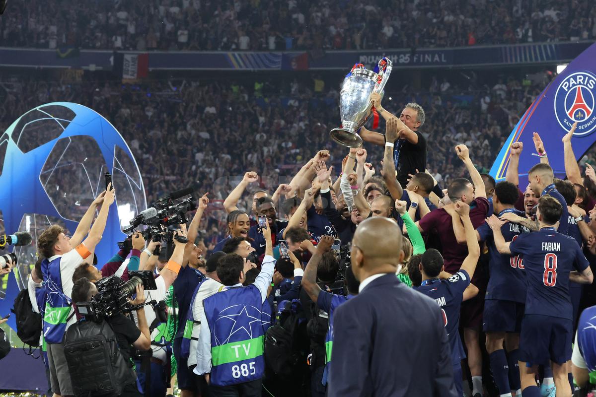 Ce s-a întâmplat pe teren, după finala Ligii Campionilor » GSP a surprins imaginile care au declanșat panica în rândul forțelor de ordine