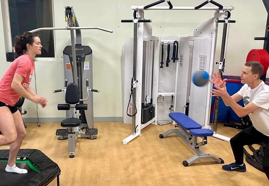 Lois Boisson și Sebastien Durand la un antrenament Foto: Instragram Jucătoarea acuzată că miroase urât, singura franțuzoaică rămasă în cursă la Roland Garros! » Și-a perfecționat antrenamentele folosind vizualizarea